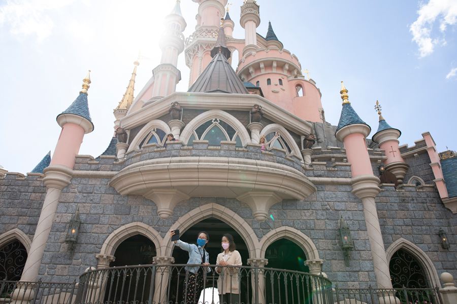 Photos Disneyland Paris Castle Refurbishment - Travel to the Magic