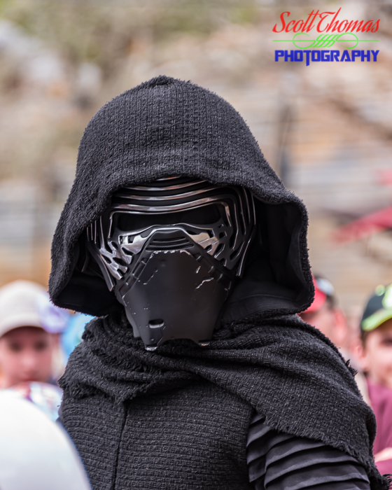 Face to Mask with the Dark Side at Galaxy's Edge - AllEars.Net