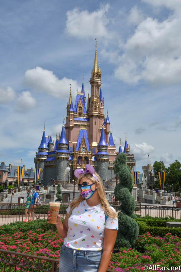 https://allears.net/wp-content/uploads/2020/08/molly-pumpkin-spice-cold-brew-magic-kingdom.jpg