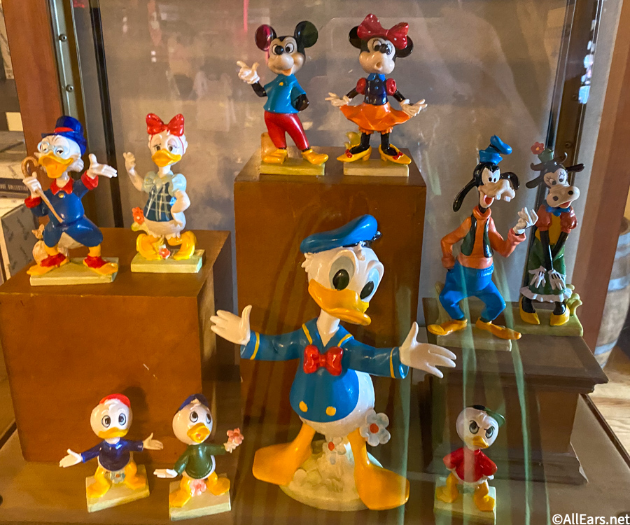 Disney Medium Figure Statue - Stitch 10th Anniversary - Beac  Stitch disney,  Disney parks merchandise, Disney collectables