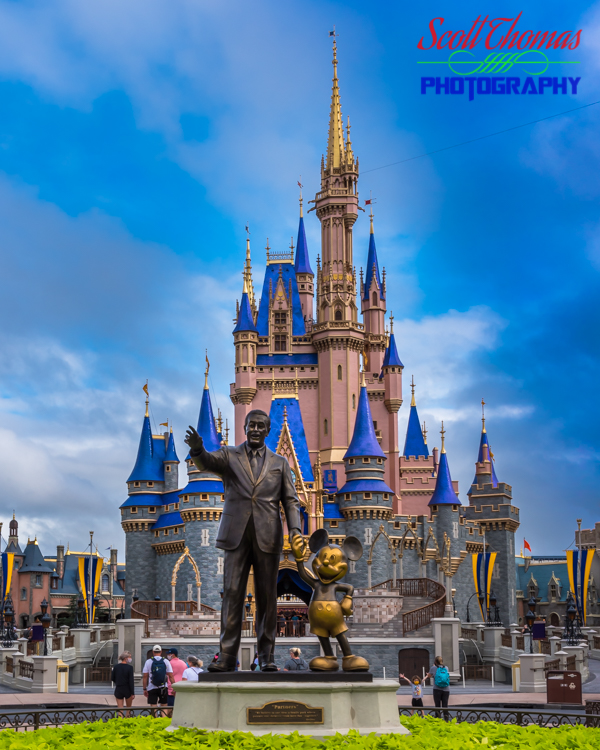 50th Anniversary Cinderella Castle with Partners Statue