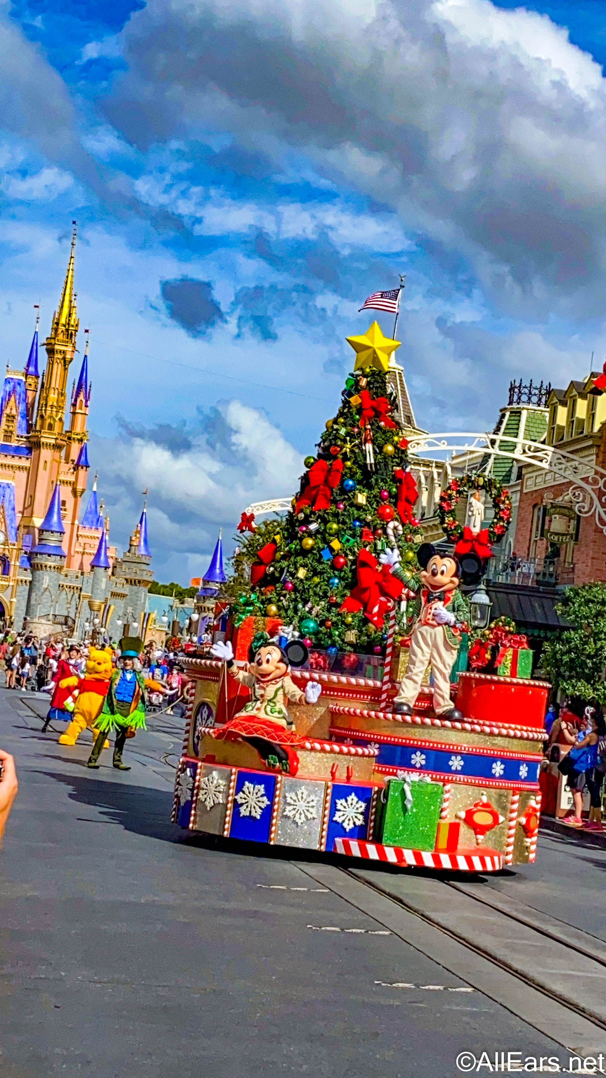 🎄 30 Disney World Holiday Wallpapers 🎄That Will Instantly Make Your Phone  or Desktop Magical 
