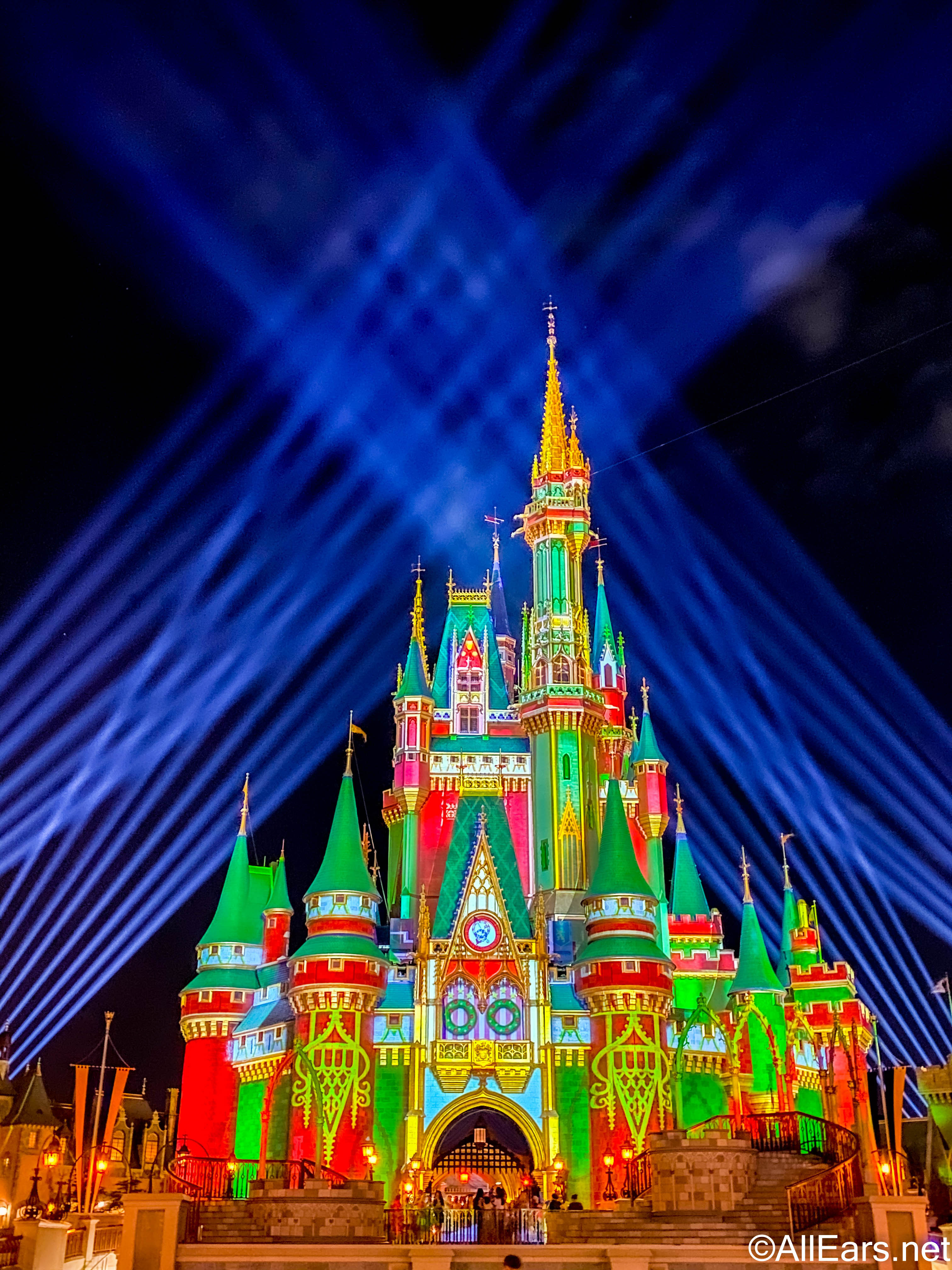 🎄 30 Disney World Holiday Wallpapers 🎄That Will Instantly Make Your Phone  or Desktop Magical 