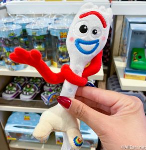 Disney Worldâs Forky Shoulder Plush is the Merch We Didnât Know We Needed - AllEars.Net