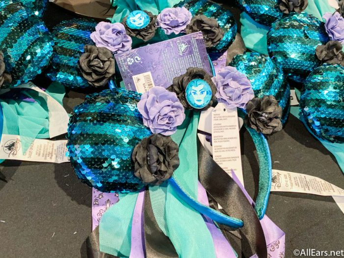 The Main Attraction Haunted Mansion Ears Details about   NWT Disney Parks Minnie Mouse