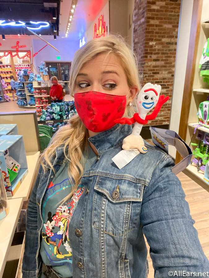 Disney Worldâs Forky Shoulder Plush is the Merch We Didnât Know We Needed - AllEars.Net