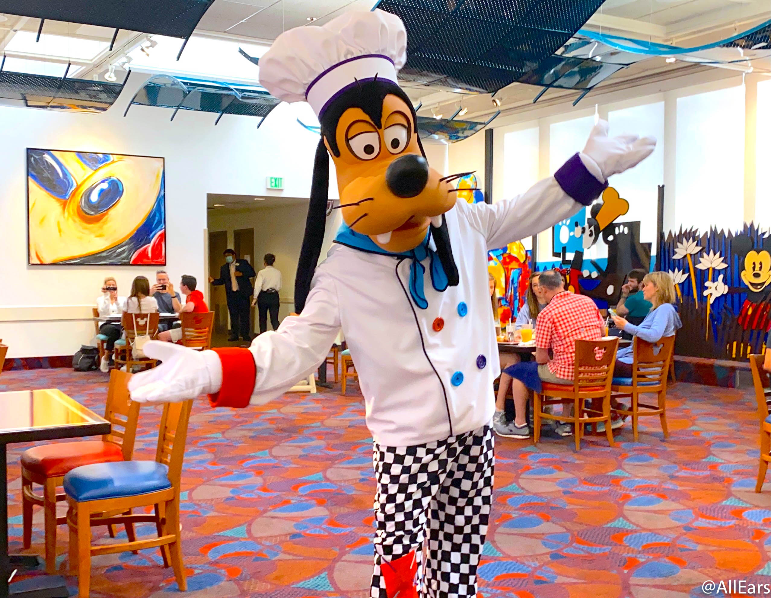 PHOTOS & VIDEO: Traditional Character Dining is BACK at Chef Mickey's in Disney World - AllEars.Net