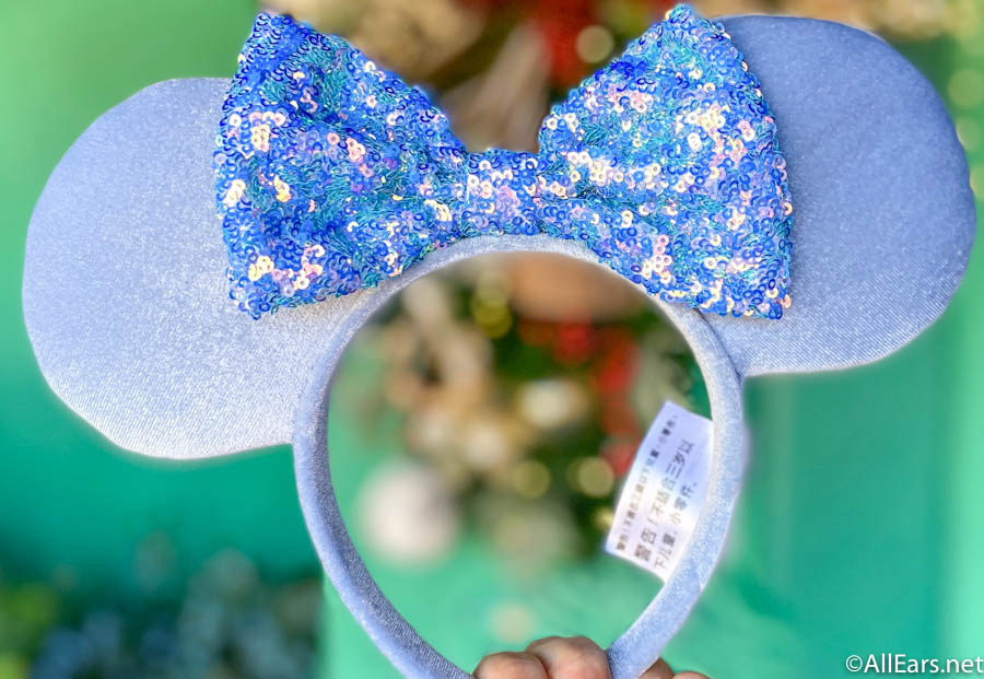 Disney-Parks WDW Annual Passholder Blue Sequined Minnie Mouse Bow Ears 2023