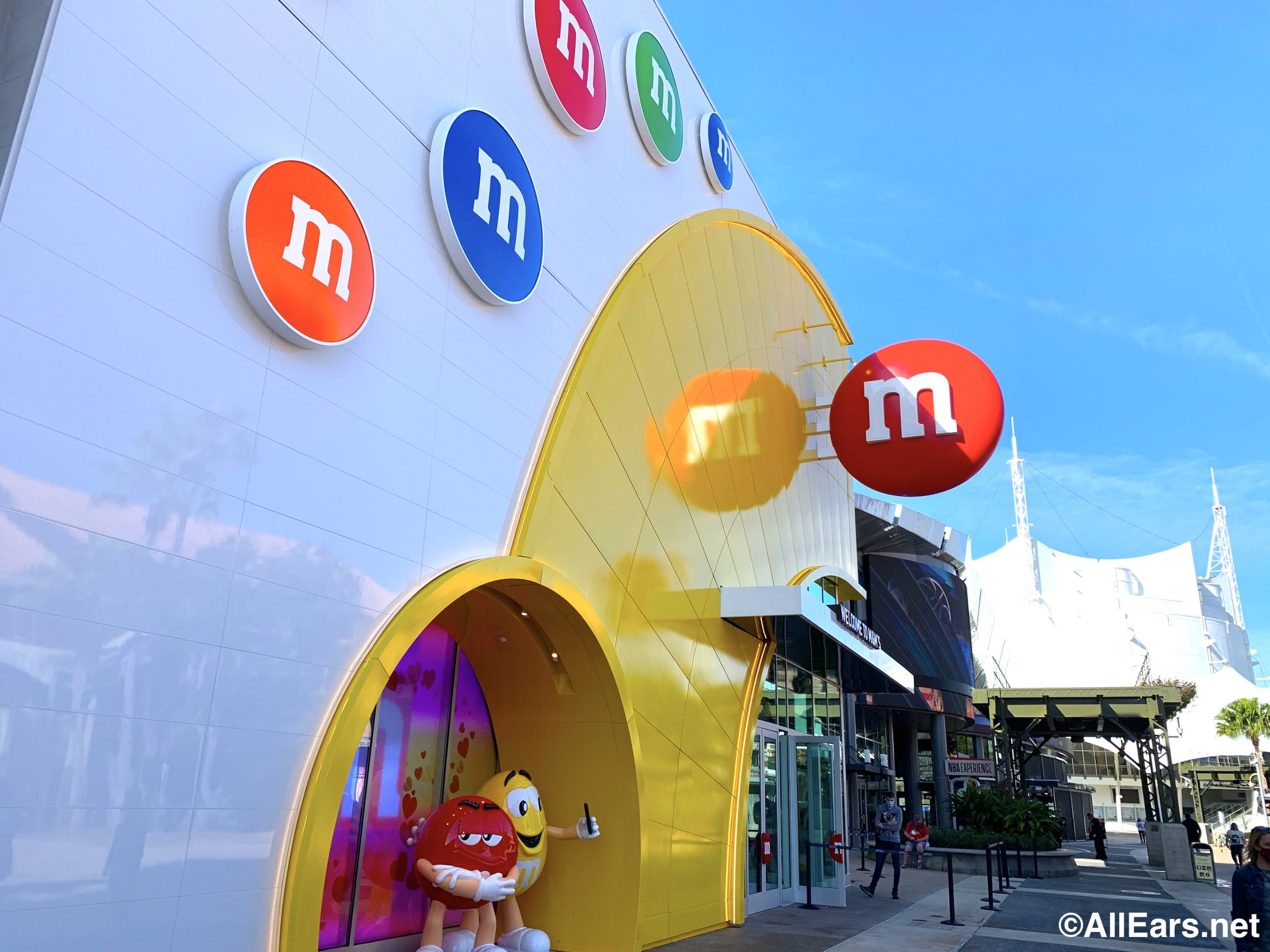 Step-By-Step Guide to Personalizing M&M's in Disney Springs!