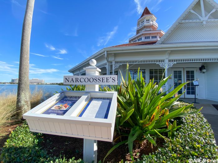 tourist dining table