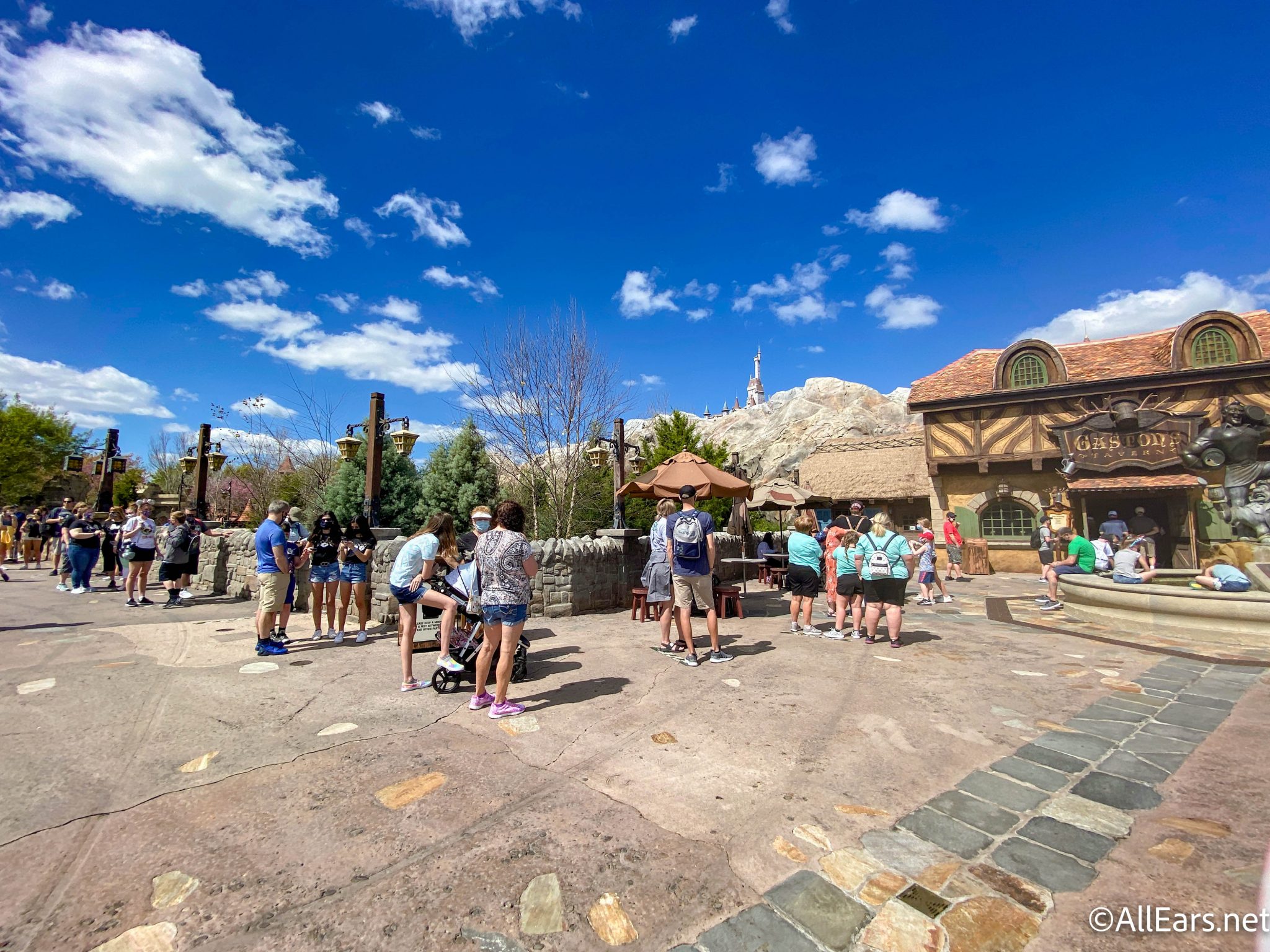 PHOTOS! Spring Break Crowds Have Arrived in Disney World! - AllEars.Net