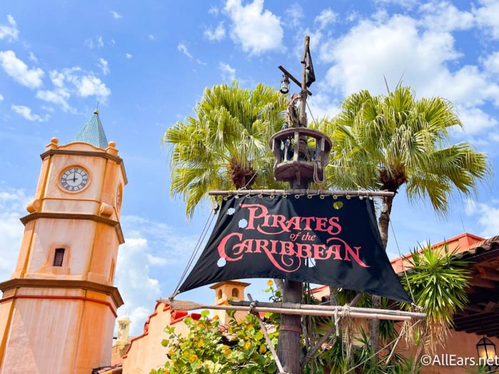 Pirates Of The Caribbean  Filme e Série Walt Disney World Usado