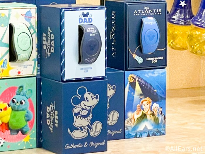Disney MagicBand Collectors - A Toy Story Land Blocks MagicBand is now out for purchase. It's a light teal turquoise base color band with a light teal turquoise icon color. The band