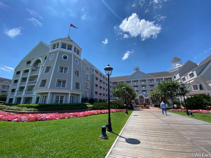 difference between disney beach club and yacht club