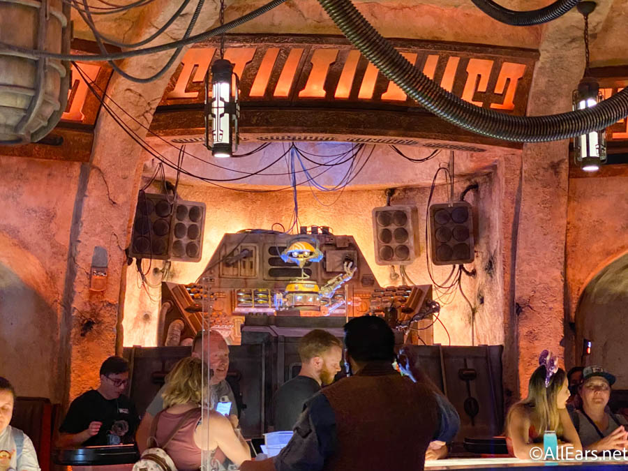 Review: Oga's Cantina Bar in Star Wars Land - Disney Tourist Blog