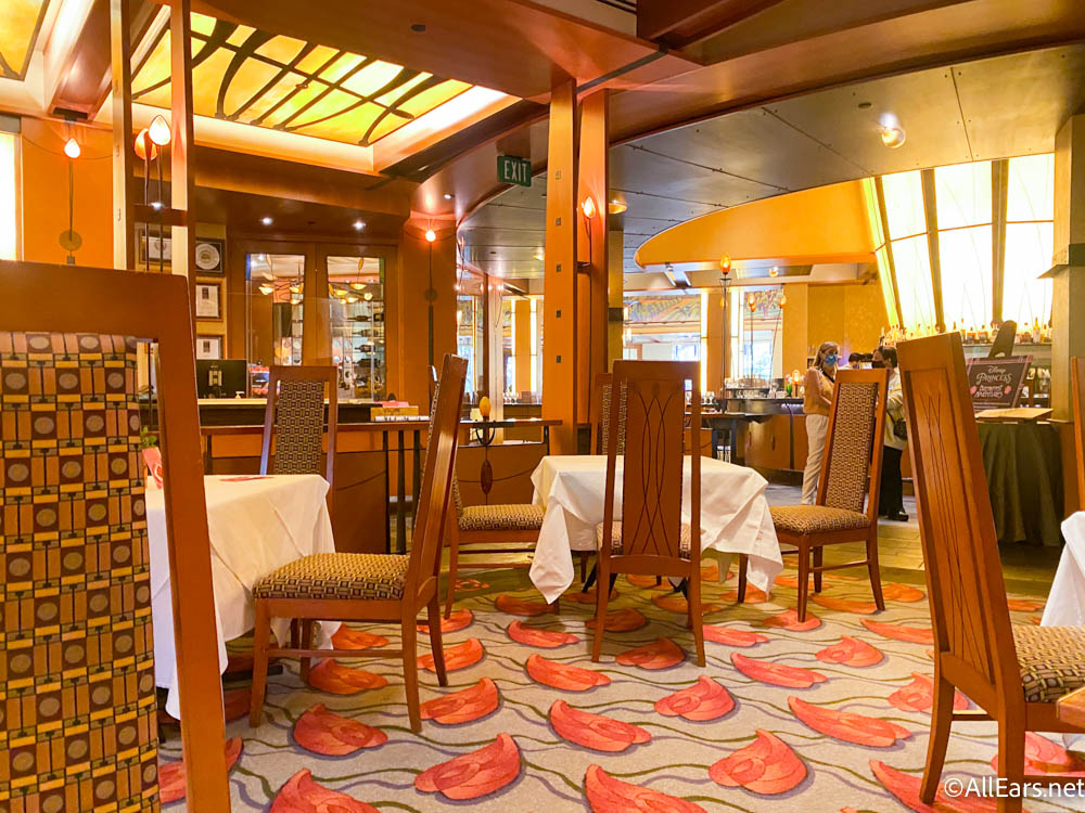 A Returning Hotel PERK Could Make Getting Dining Reservations EASIER in Disneyland - AllEars.Net