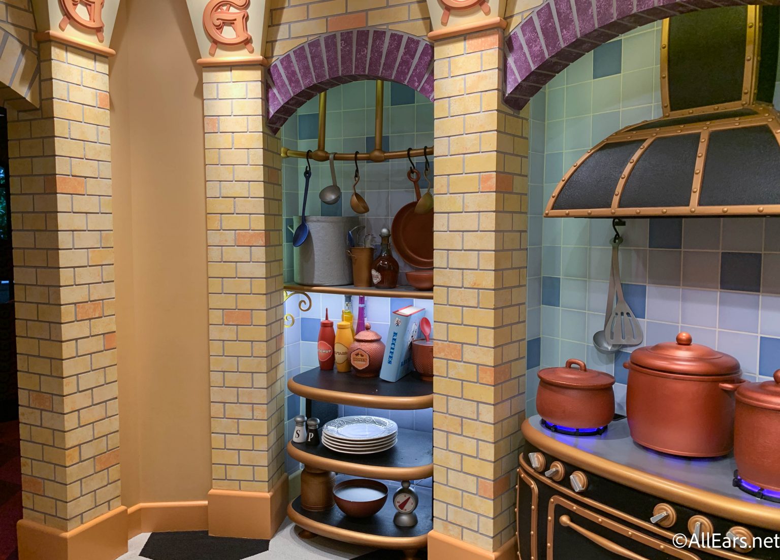 FIRST LOOK at Goofy's Kitchen Reopening in Disneyland! - AllEars.Net