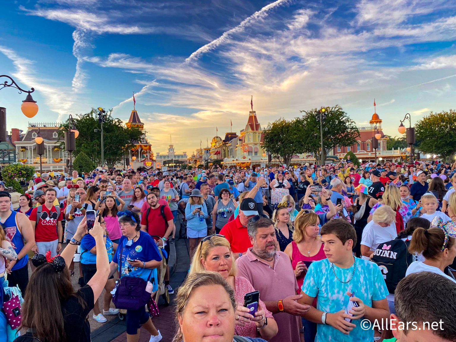 PHOTOS: What Magic Kingdom Crowds Looked Like on the 50th Anniversary ...