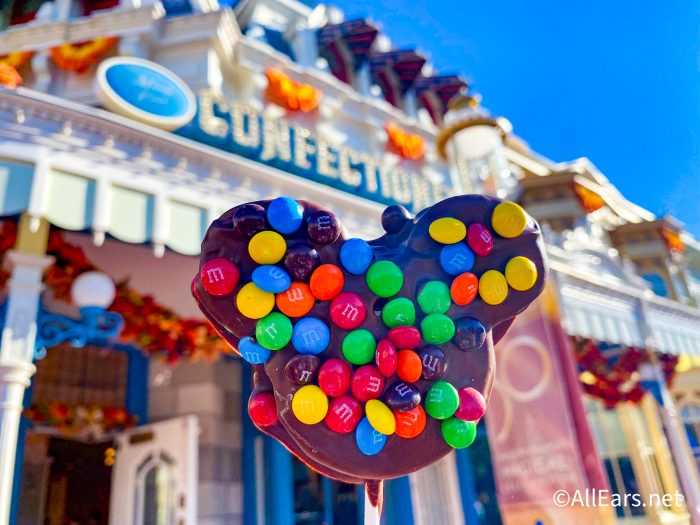 Step-By-Step Guide to Personalizing M&M's in Disney Springs!