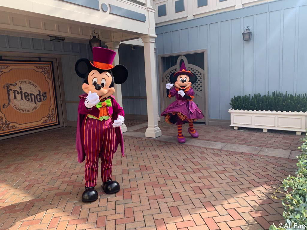 PHOTO: Mickey and Minnie Are Getting NEW Halloween Costumes in Disneyland!  - AllEars.Net
