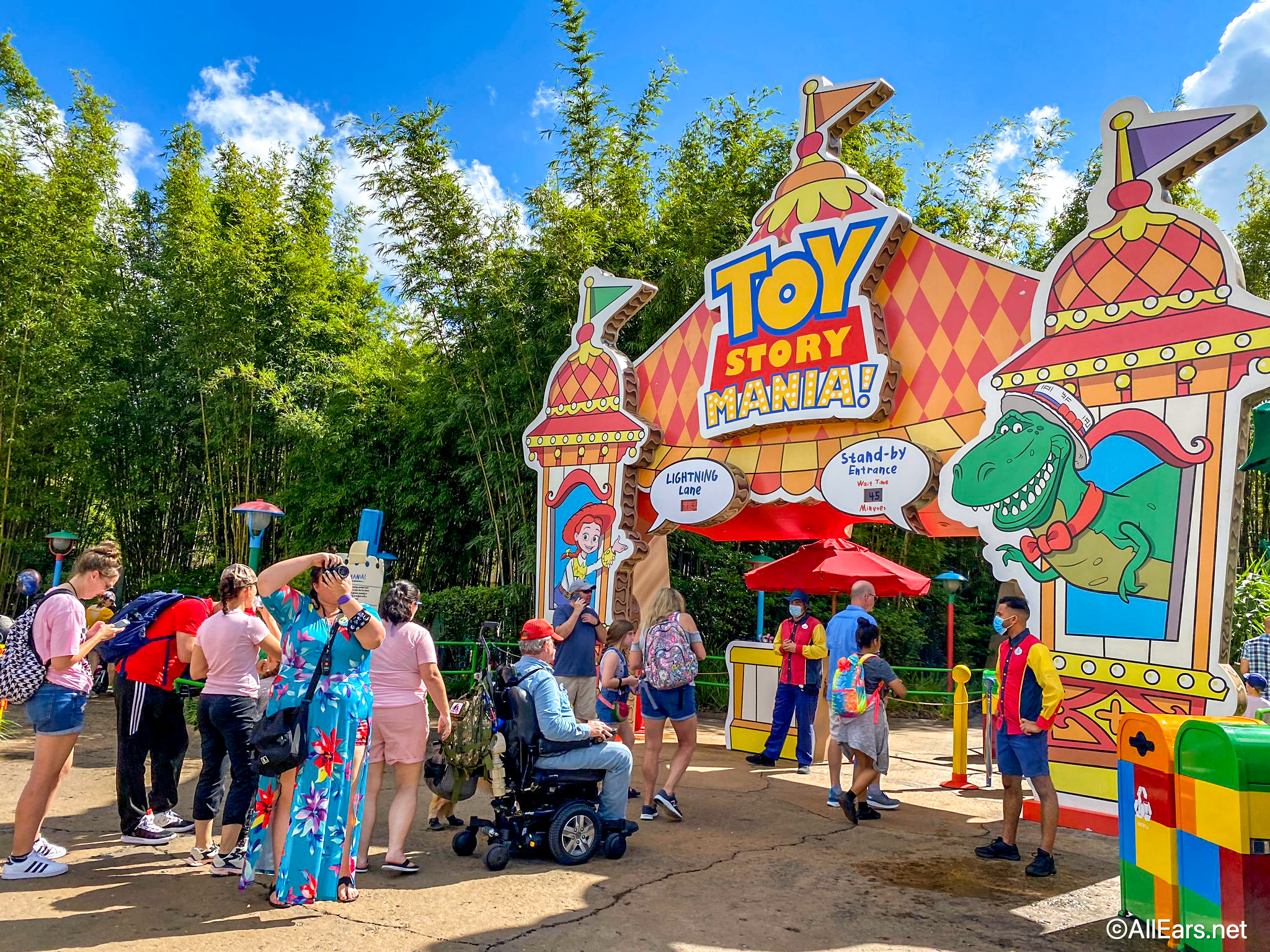 Toy Story Alien Straw Clip Lands in Disney World