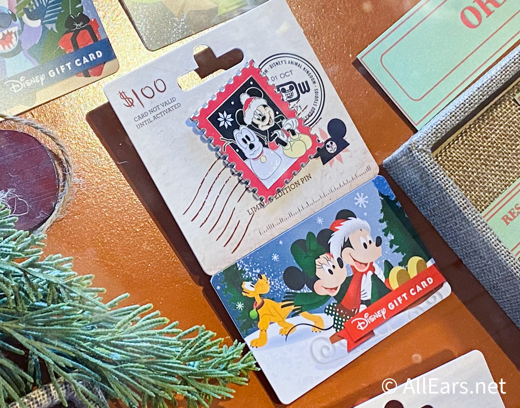 Disney's Christmas Gift Card and Pin Set is the PERFECT Gift