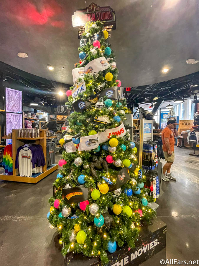 The Only Way to Score an Exclusive Prize is Finding ALL the Holiday ...