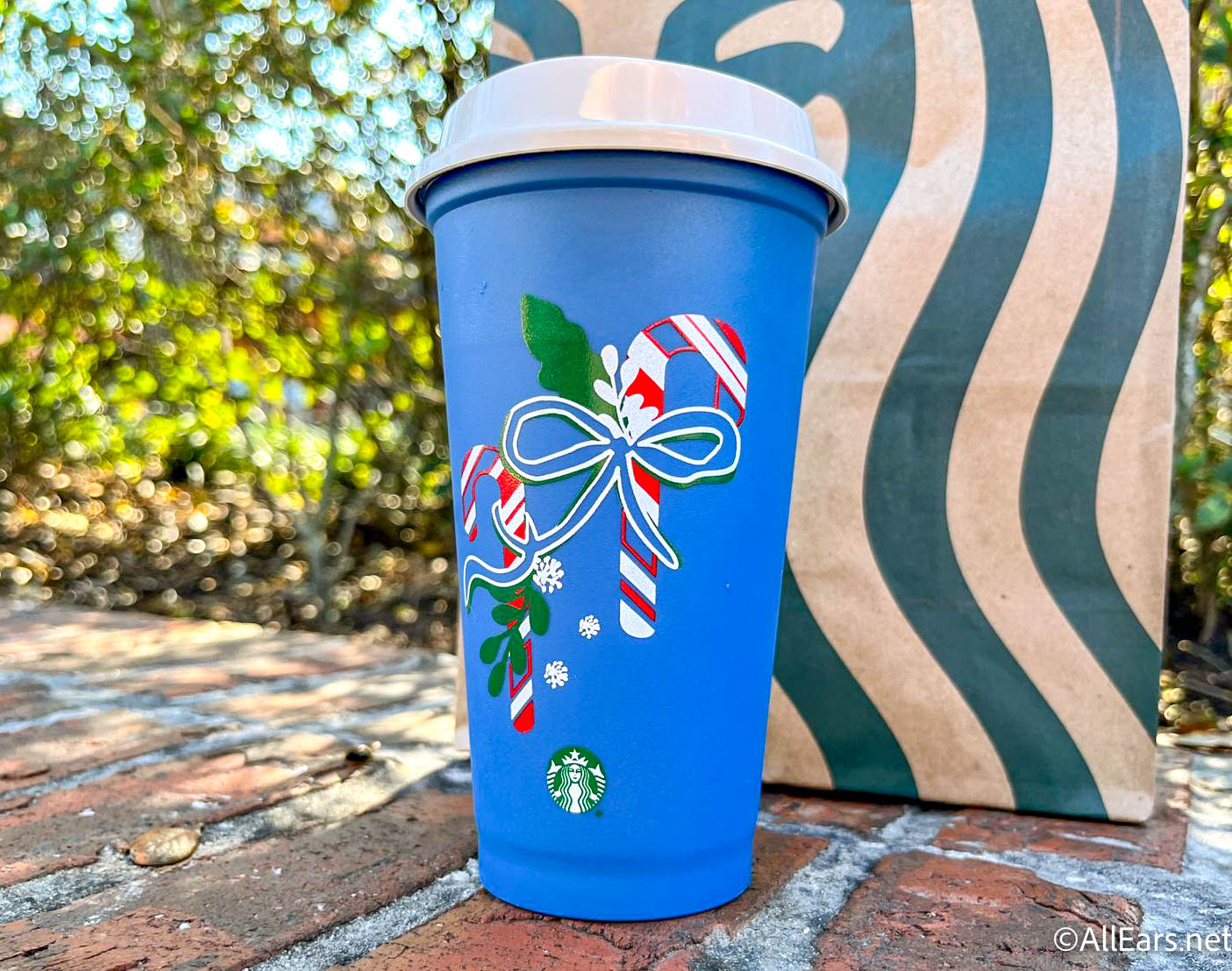 Showcase Your Hogwarts House Proudly With These Color Changing Starbucks  Cups - Inside the Magic