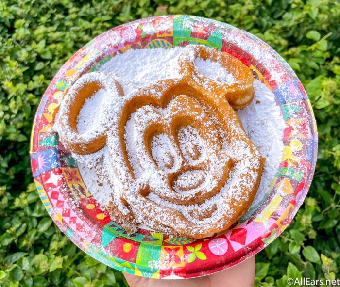 https://allears.net/wp-content/uploads/2021/12/powdered-sugar-mickey-waffle-sleepy-hollow-magic-kingdom-700x592.jpg