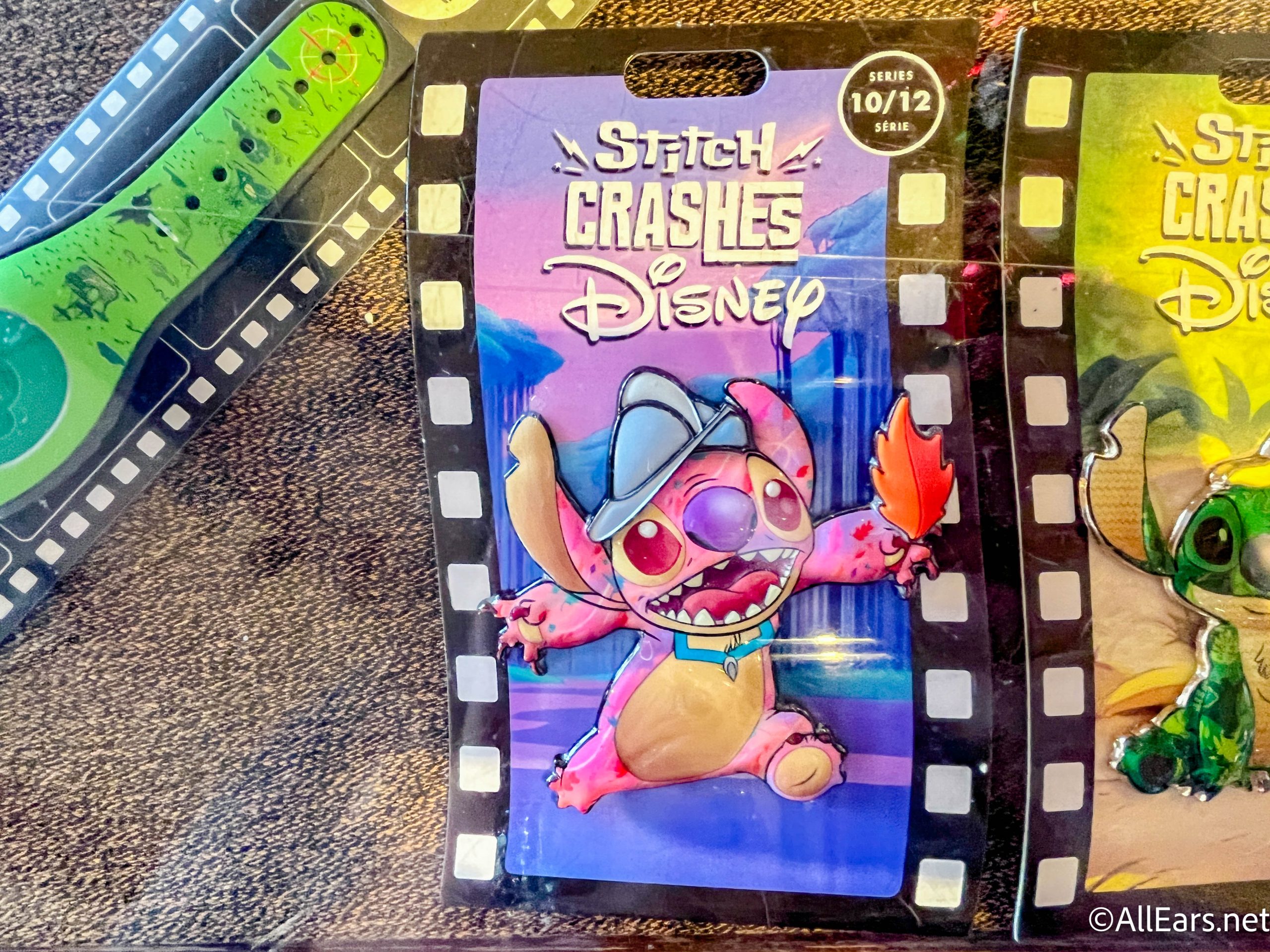 Stitch Crashes Disney ピン 全種類＋ピンホルダー