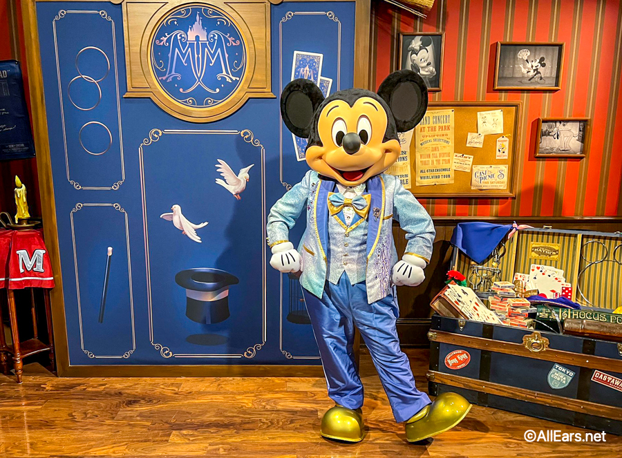 https://allears.net/wp-content/uploads/2022/01/2022-wdw-magic-kingdom-main-street-usa-town-square-theater-mickey-mouse-character-meet-and-greet.jpg