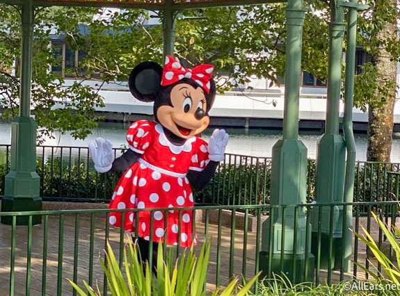 Minnie Mouse To Wear Pantsuit: Here's How Pantsuits Became A Symbol Of  Female Empowerment