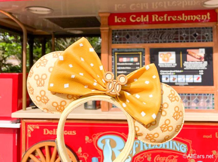 New Pretzel-Scented Minnie Ears are Perfect! 