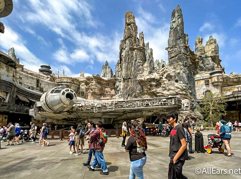 Disney Announces 6 NEW Treats Coming to Star Wars: Galaxy’s Edge!