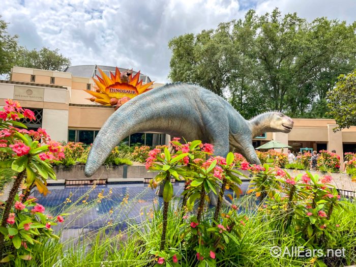 5 Broken Effects Inside Dinosaur at Disney's Animal Kingdom - Parkeology