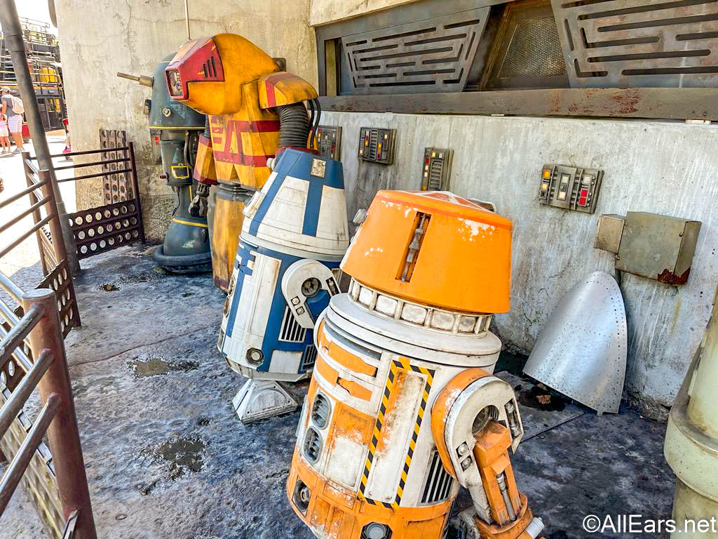 https://allears.net/wp-content/uploads/2022/07/2022-wdw-dhs-star-wars-land-galaxys-edge-droids-atmo.jpg