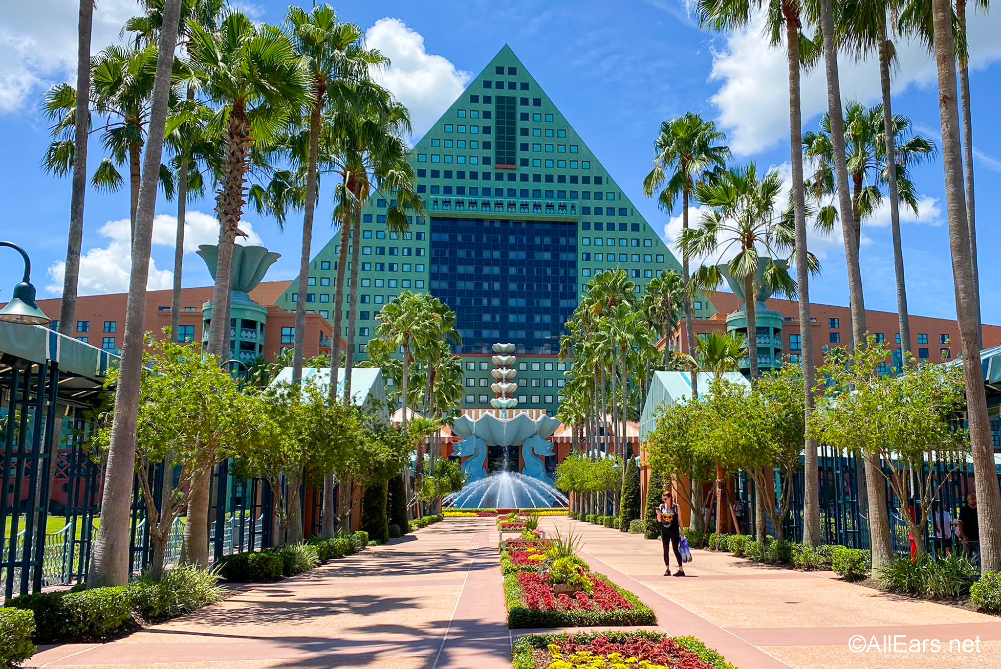 How to SAVE BIG on a Hotel at Disney World 