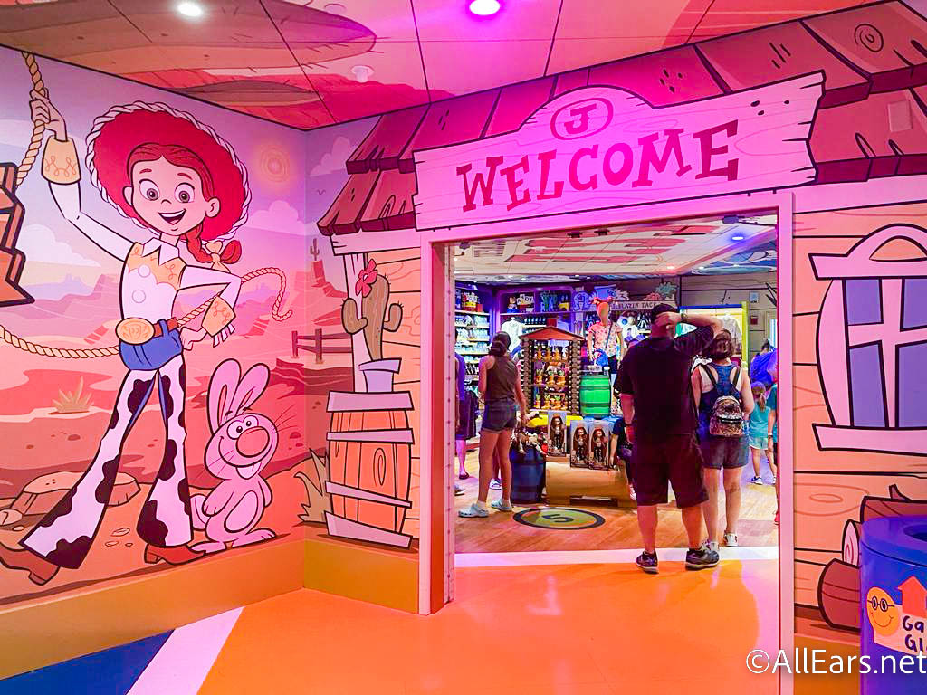 FIRST LOOK at New Toy Story Land Gift Shop in Disney World 