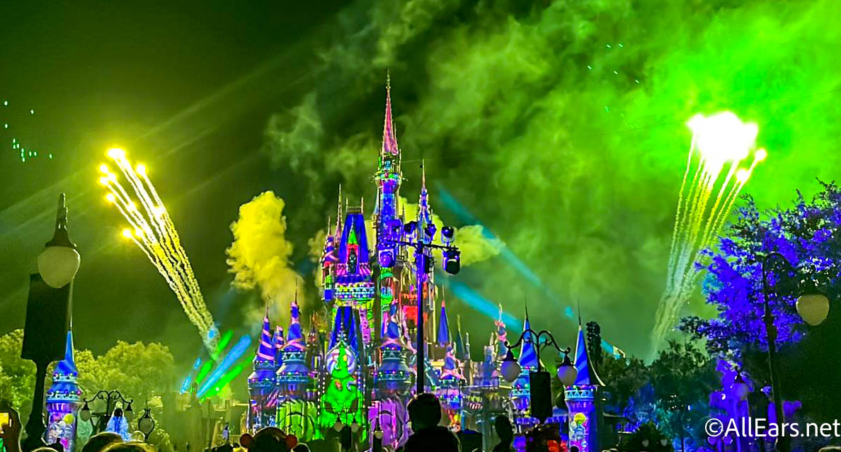 2022wdwmkmagickingdommickeysnotsoscaryhalloweenpartydisneys