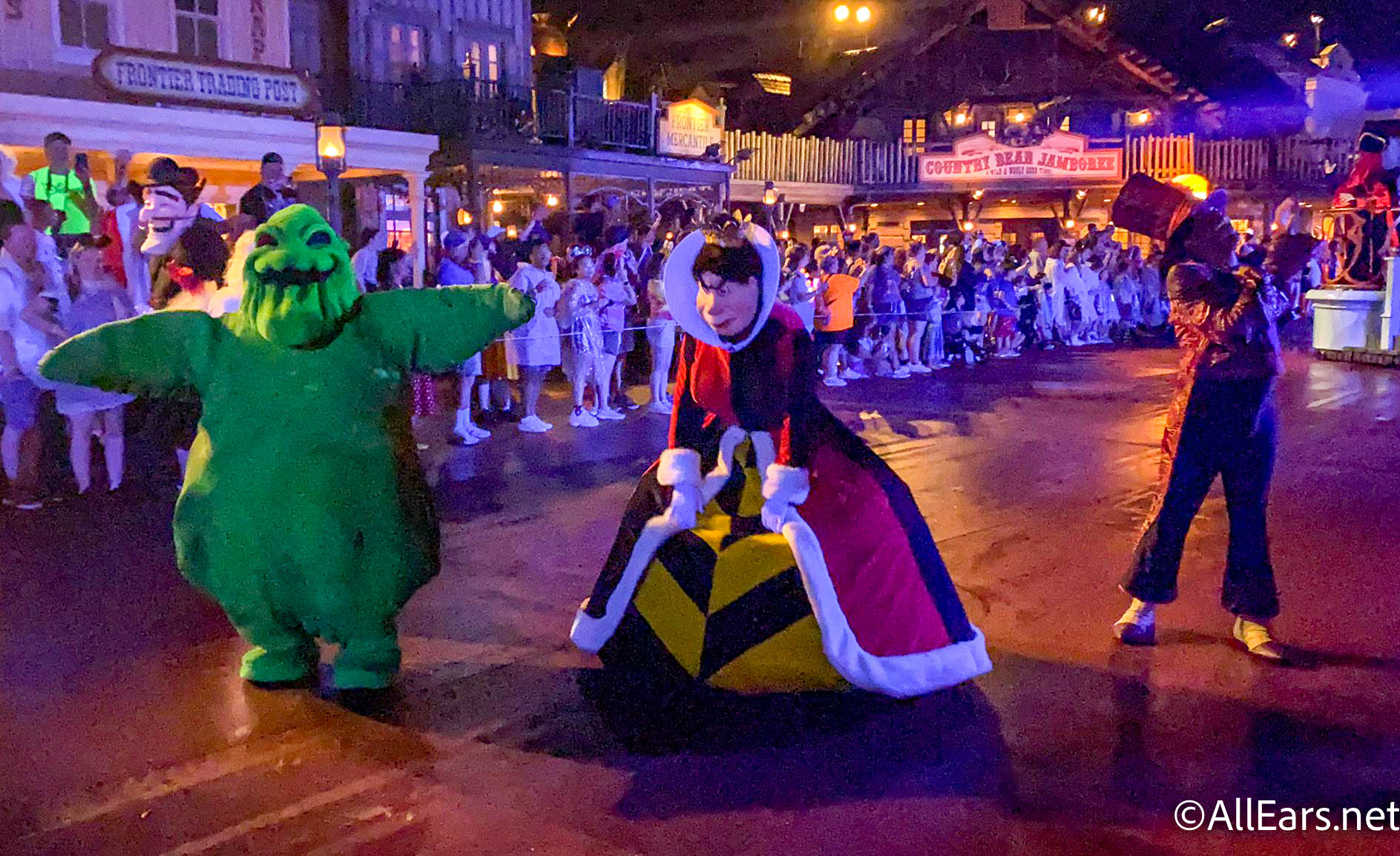 VIDEO The Headless Horseman Is BACK at Mickey’s NotSoScary Halloween