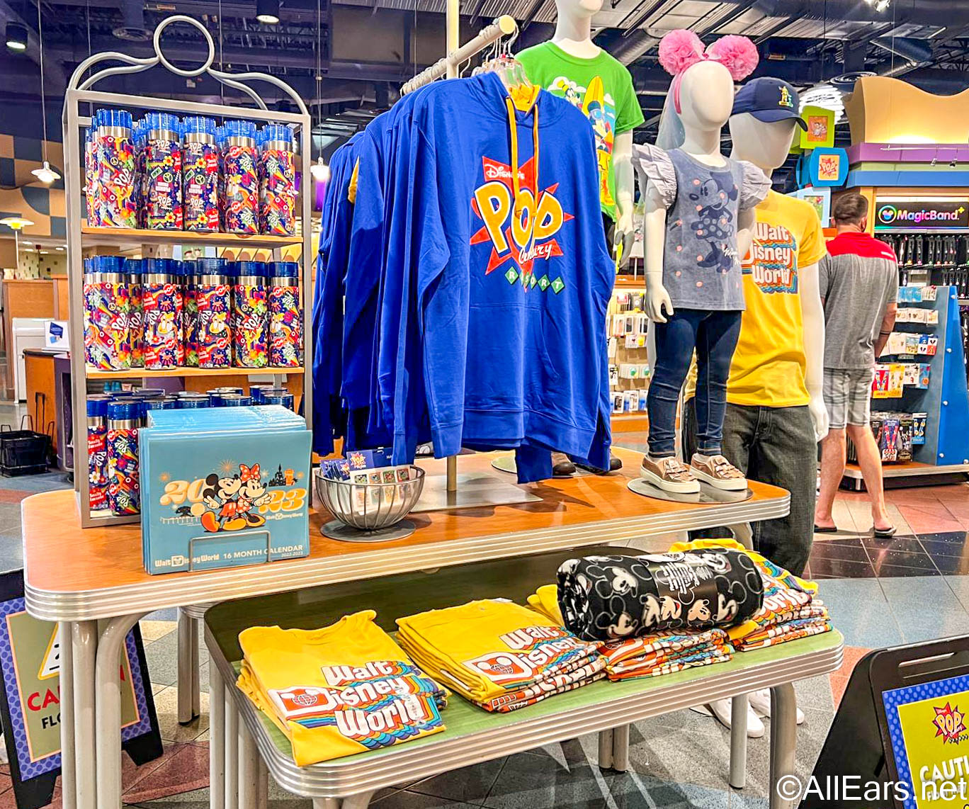 2022-wdw-pop-century-resort-everything-pop-shopping-and-dining-display-merch -merchandise - AllEars.Net