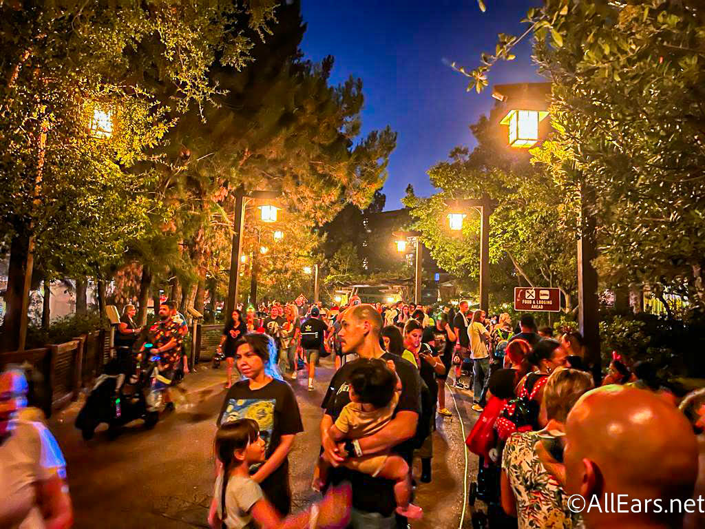 What To Expect From Crowds At Disneyland Resort S Oogie Boogie Bash This Year Allears Net