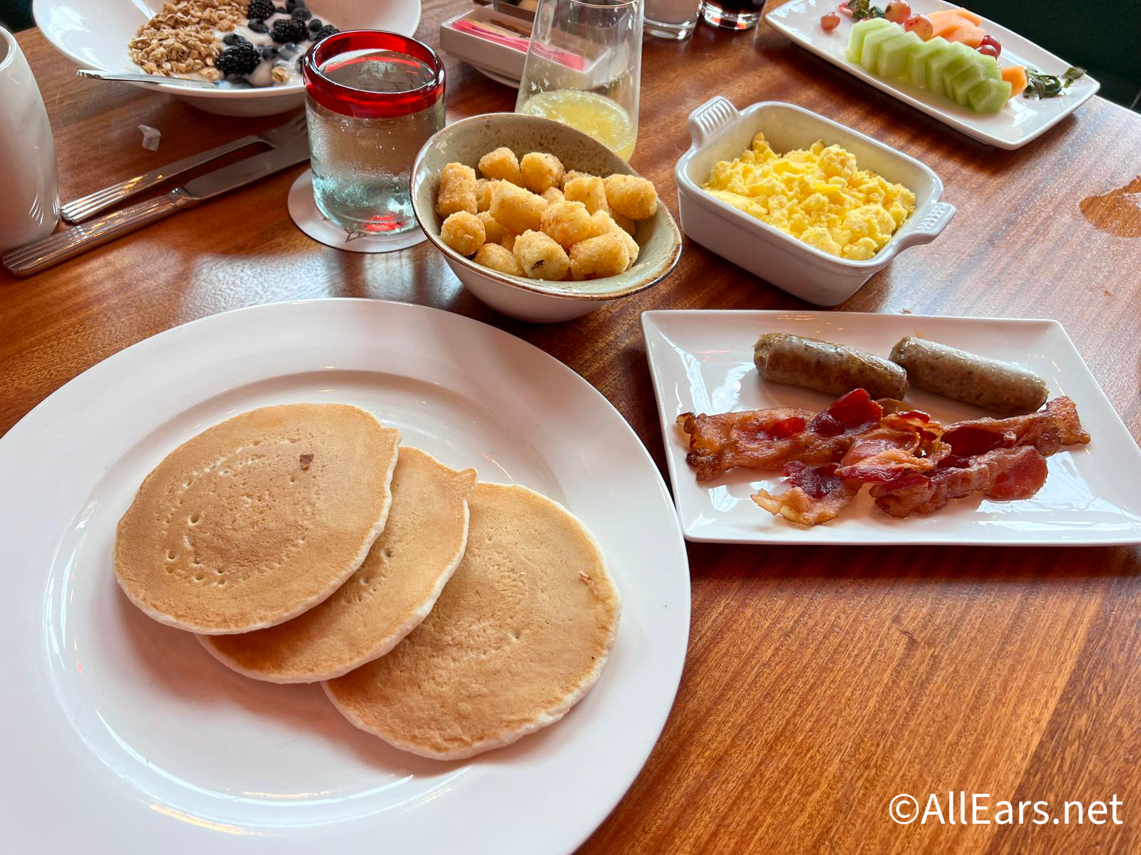 HURRY! Tickets Now on Sale for Breakfast With Santa in Disney World ...
