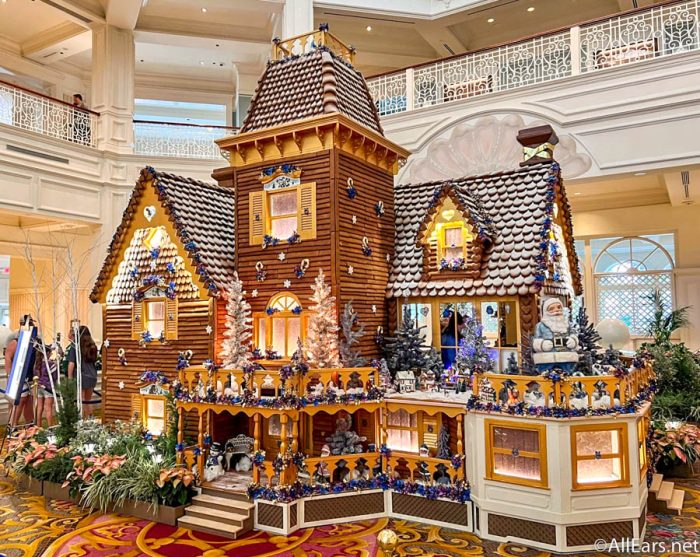 https://allears.net/wp-content/uploads/2022/11/2022-wdw-grand-floridian-resort-gingerbread-house-700x557.jpg