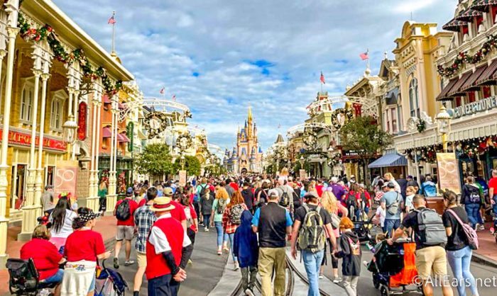 Disney Fan Complains Cast Members Are Toxic, Really Bad People - Inside  the Magic