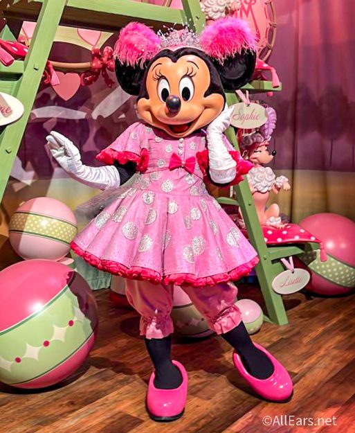 Minnie Mouse at Pete's Silly Side Show