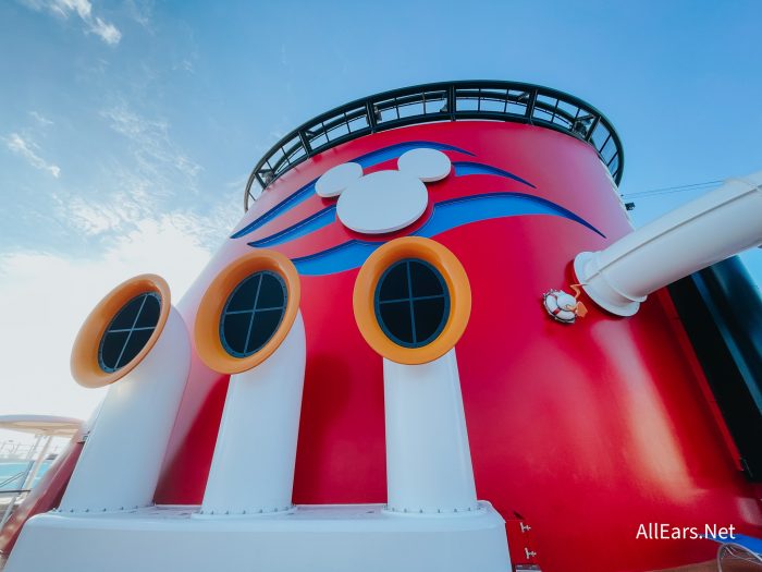 disney cruise ship pool