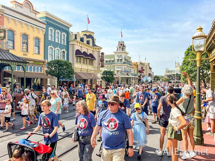 Universal Theme Park Is Site of Summit Closing Bash
