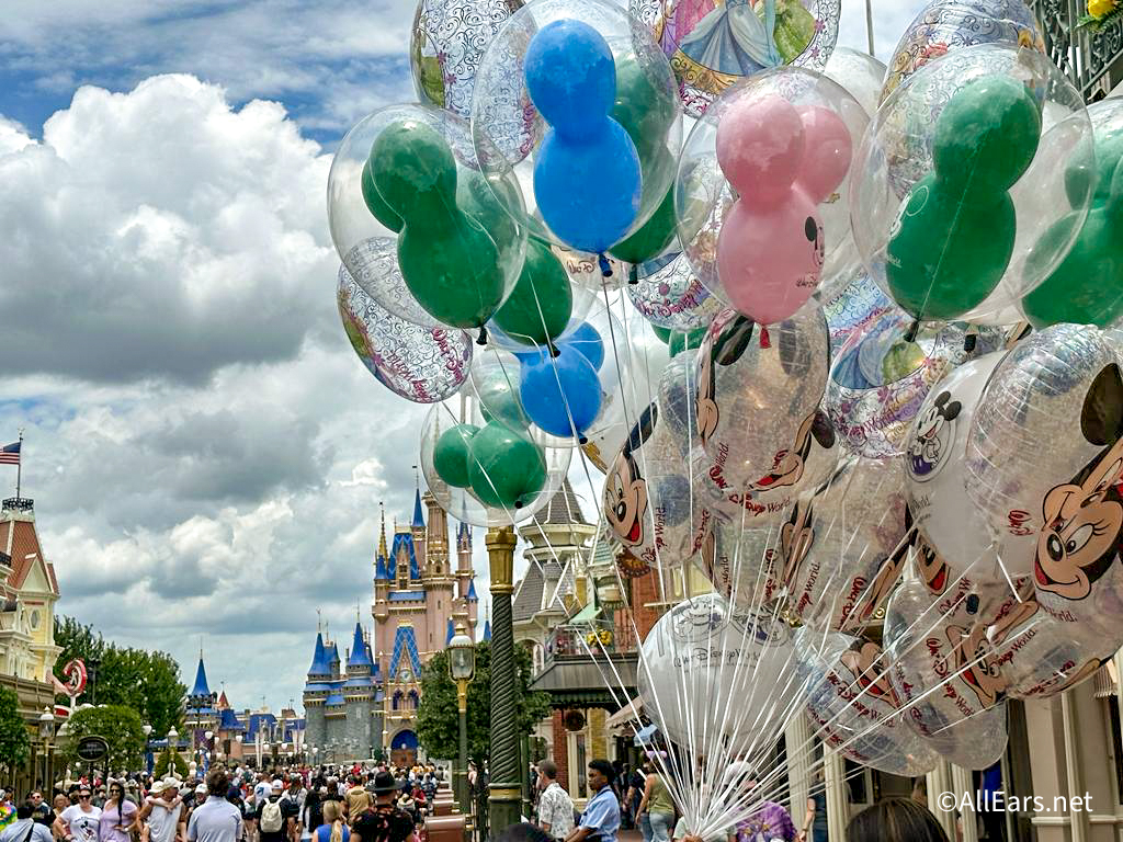 Ziploc Container x Disney 2022 Spring Design -- Mickey & Friends enjoying  the outdoors! Also for lunchboxes []