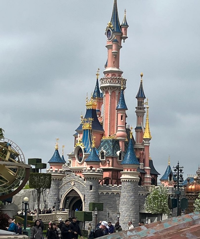 Disneyland Paris: How Is It Different From Walt Disney World? - DVC Shop